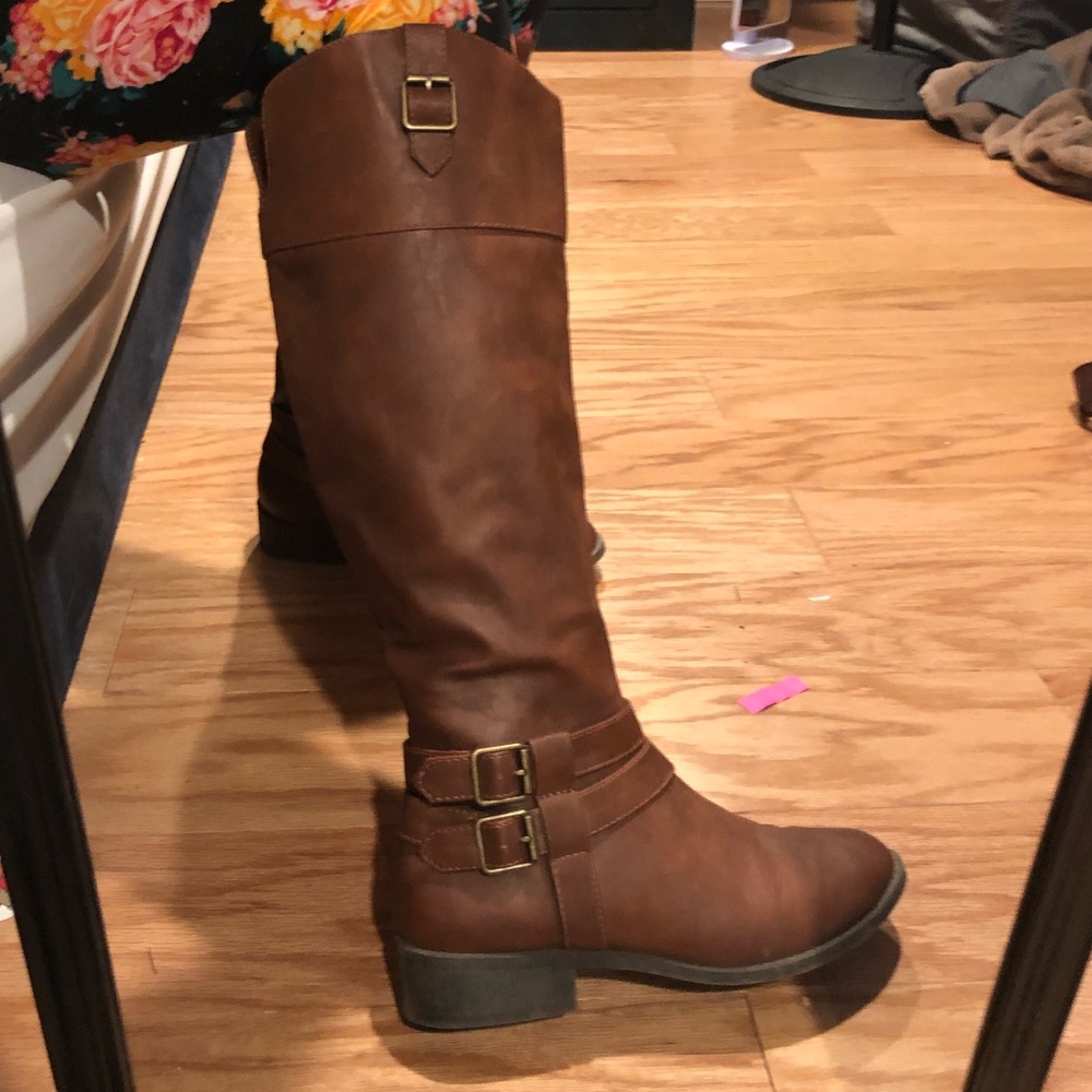 *SOLD* American Eagle boots - Picture 2 of 5